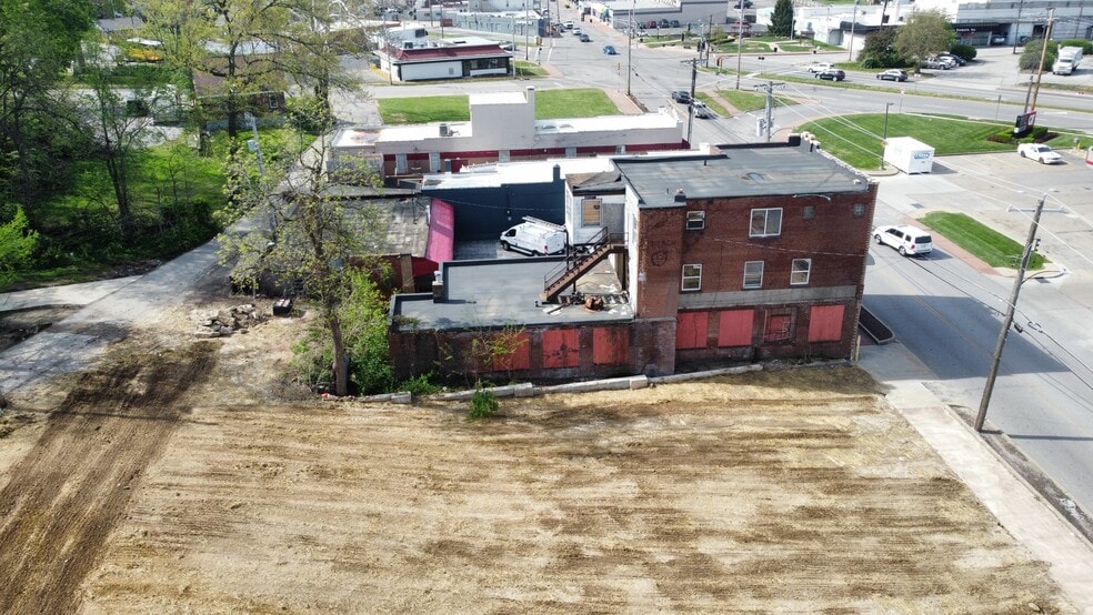 More Photos Of 2622 Woodson Rd, Overland Office Residential For Sale