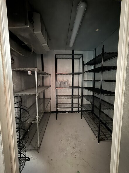More Photos Of 3026-3030 W Carroll Ave, Chicago Warehouse For Lease