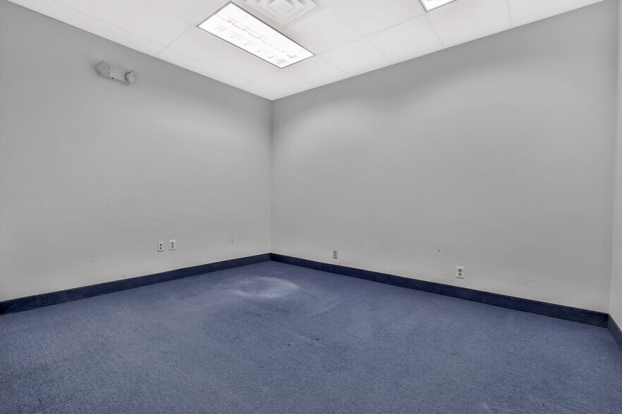 More Photos Of 240-260 W Nyack Rd, West Nyack Warehouse For Lease