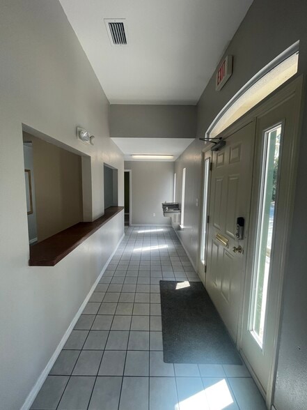 More Photos Of 2145 US Highway 441, Leesburg Office For Lease