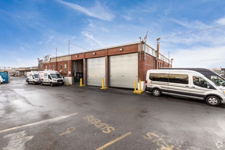 More Photos Of 460 Kingsland Ave, Brooklyn Truck Terminal For Lease