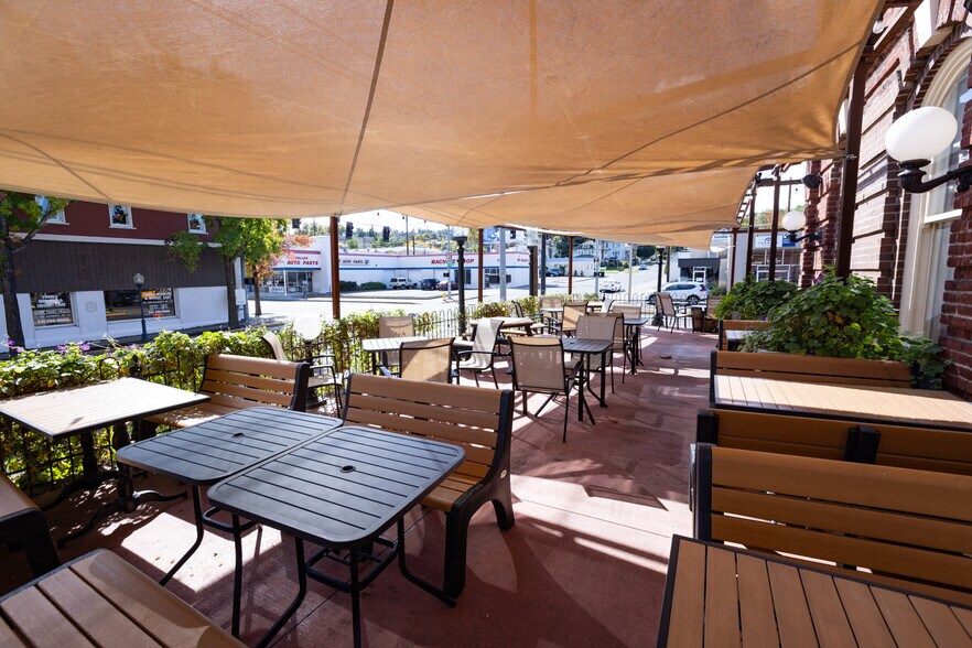 More Photos Of 311 Union St, The Dalles Restaurant For Sale