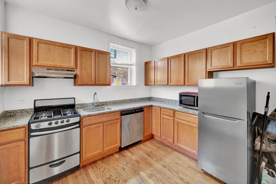 More Photos Of 1024 Noyes St, Evanston Apartments For Sale