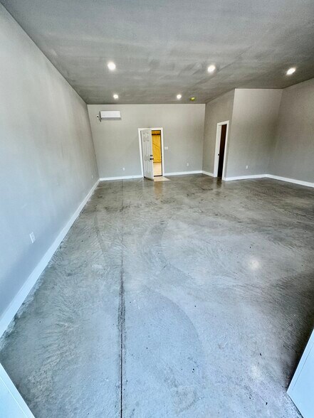 More Photos Of 1247 Watson E Ln, New Braunfels Warehouse For Lease