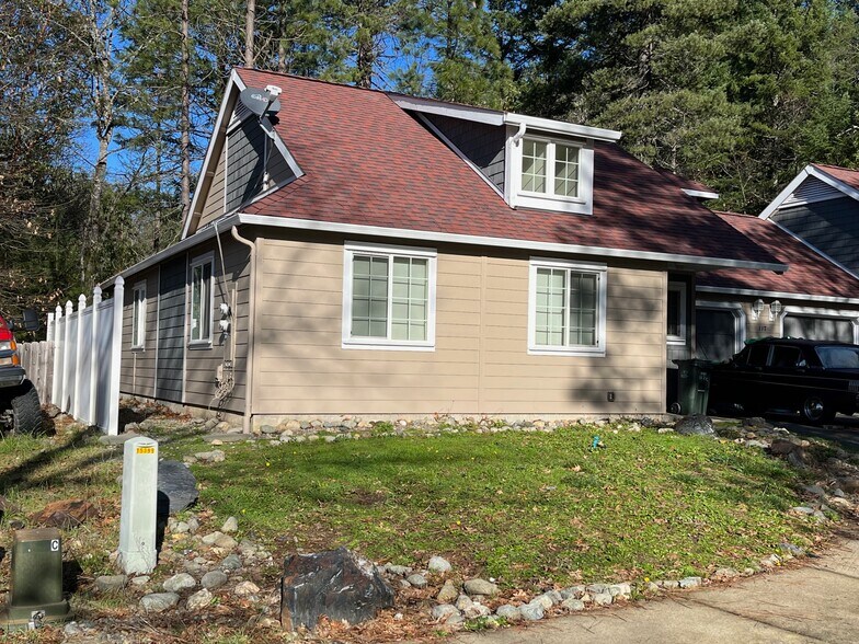 More Photos Of 117 N Junction Ave, Cave Junction Apartments For Sale