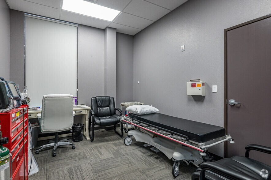 More Photos Of 8479 Davis Blvd, North Richland Hills Medical For Sale