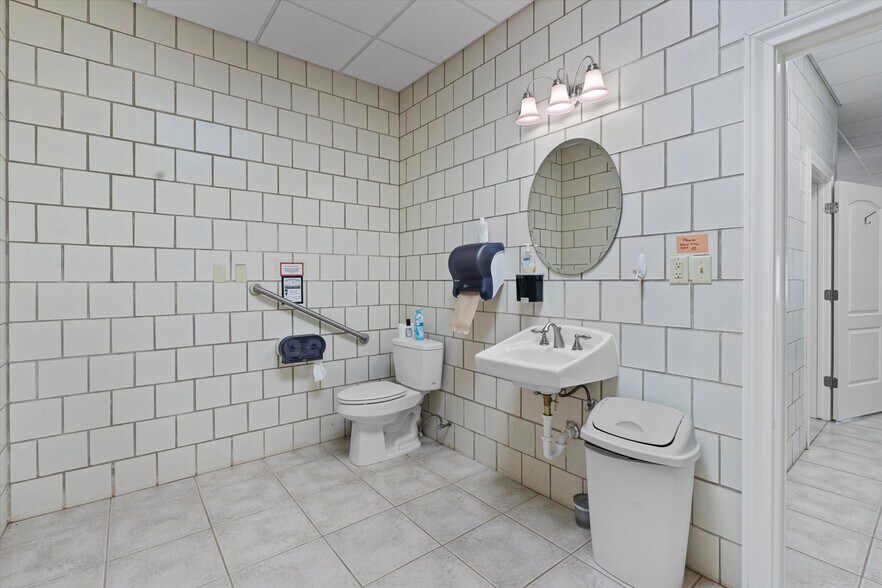 More Photos Of 1092 FM 3000, Elgin Specialty For Sale