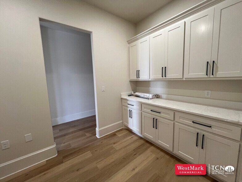 More Photos Of 6311 79th st, Lubbock Office For Lease