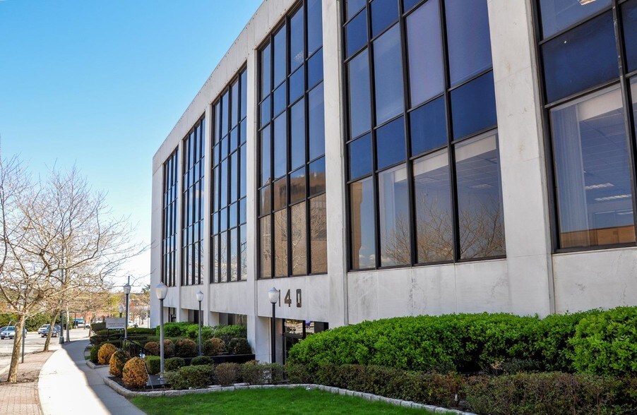 More Photos Of 140 Huguenot St, New Rochelle Office For Lease