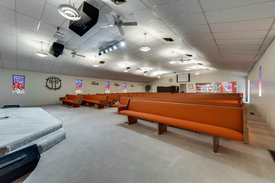 More Photos Of 1001 Austin St, Midland Religious Facility For Sale