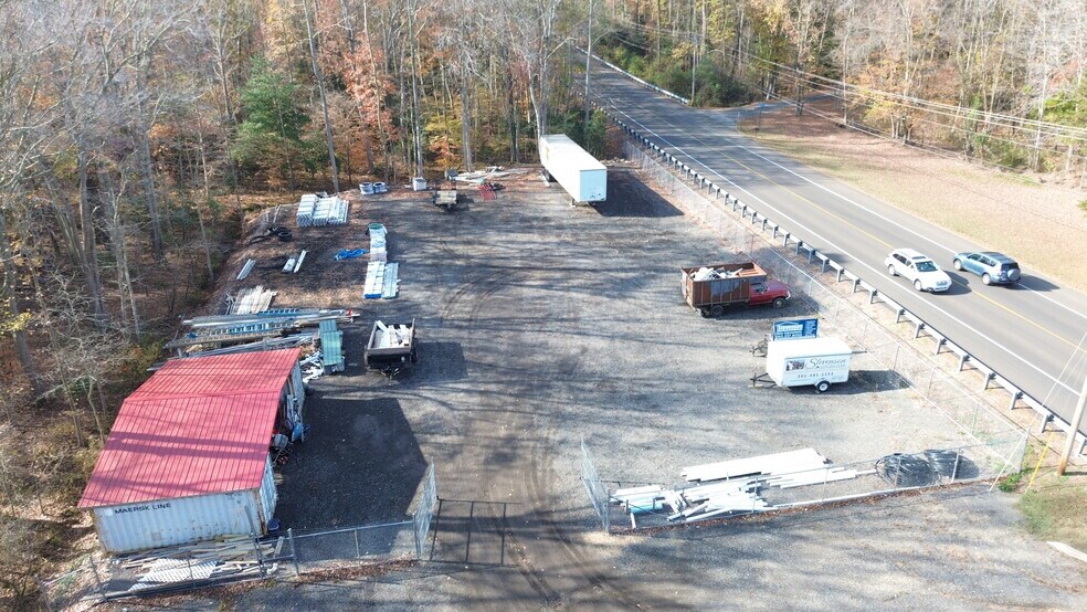 More Photos Of 24380 Hollywood Rd, Hollywood Flex For Lease