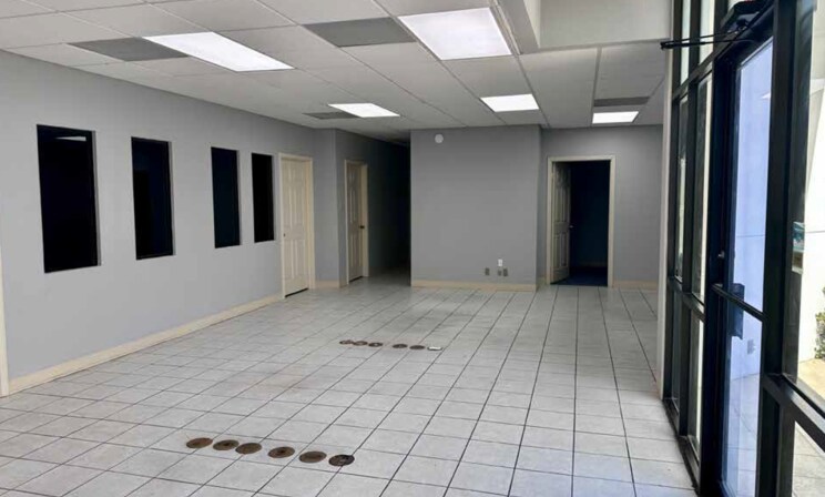 More Photos Of 310 Union Pacific Blvd, Laredo Warehouse For Lease