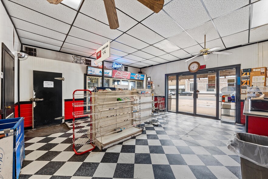 More Photos Of 201 W Oak St, West Service Station For Sale