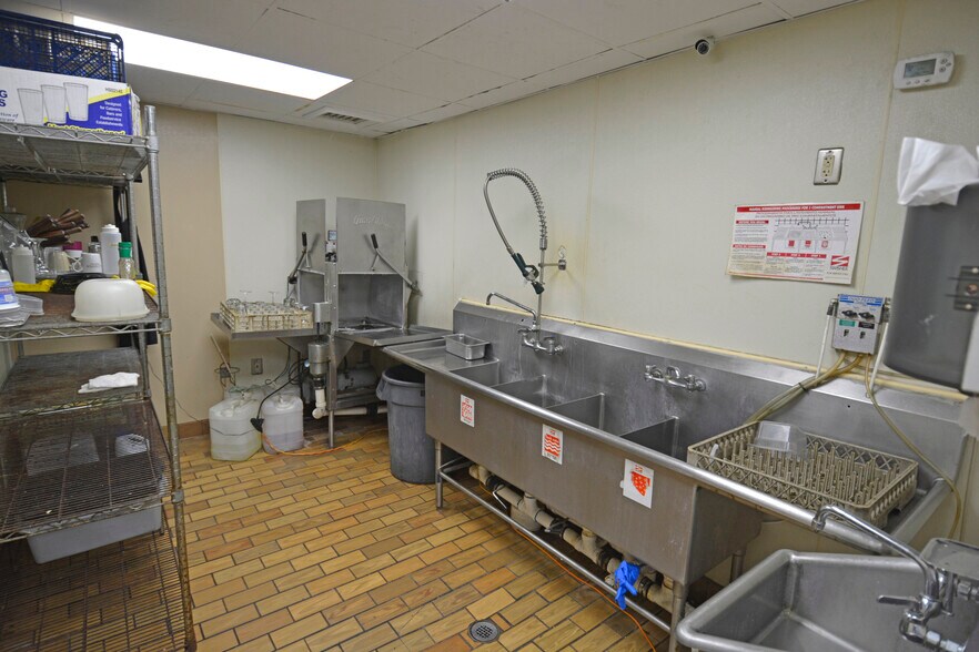 More Photos Of 101 N Us-17, Palatka Drugstore For Sale