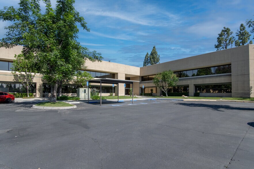 More Photos Of 5001 California Ave, Bakersfield Office For Lease