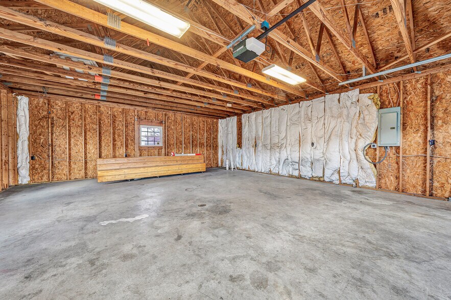 More Photos Of 628 S Colorado St, Salem Office For Sale