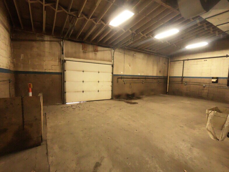 More Photos Of 145 1st Dr NE, New Philadelphia Flex For Lease