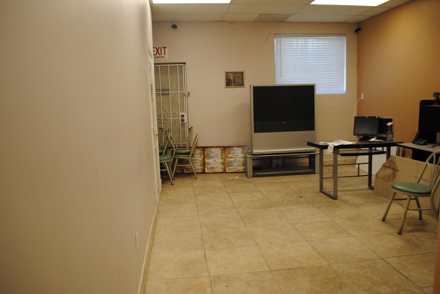 More Photos Of 343 E Market St, Long Beach Restaurant For Lease