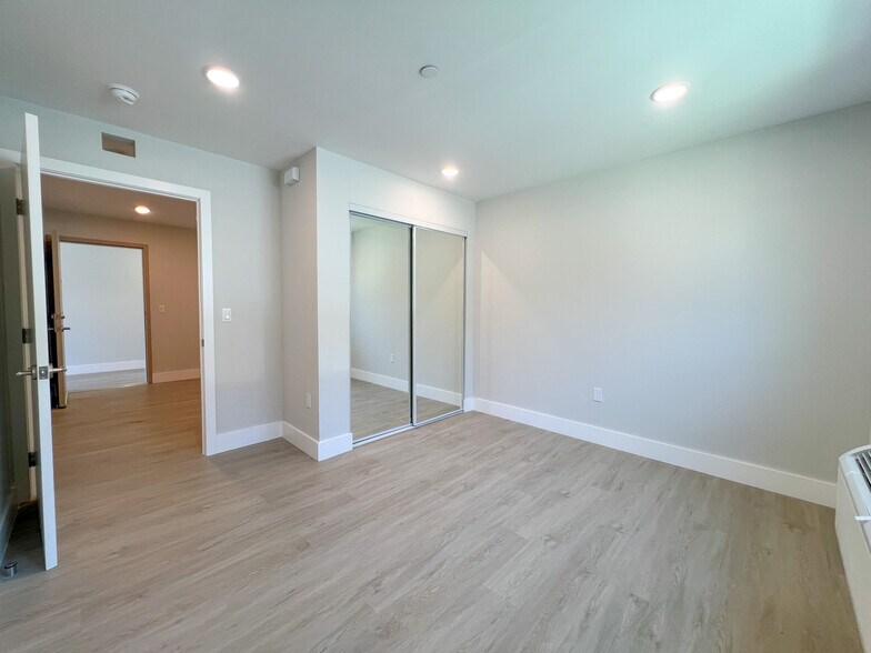 More Photos Of 142 E 84th St, Los Angeles Apartments For Sale