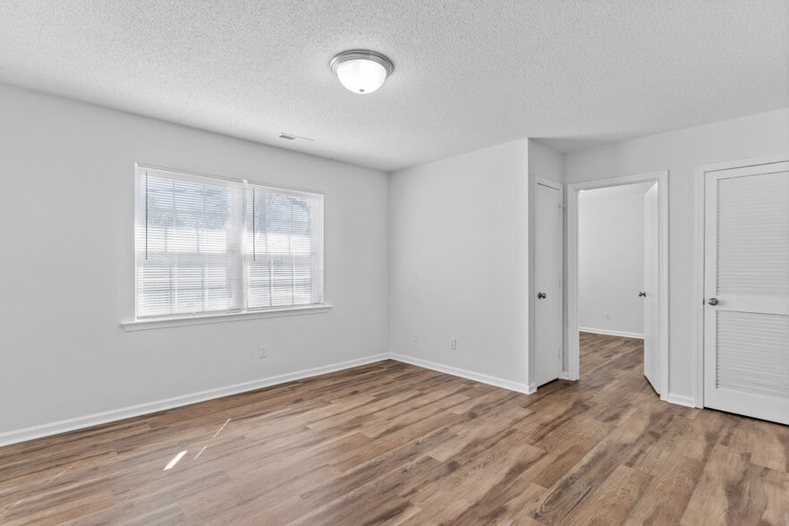 More Photos Of 2322 Indian Dr, Jacksonville Apartments For Sale