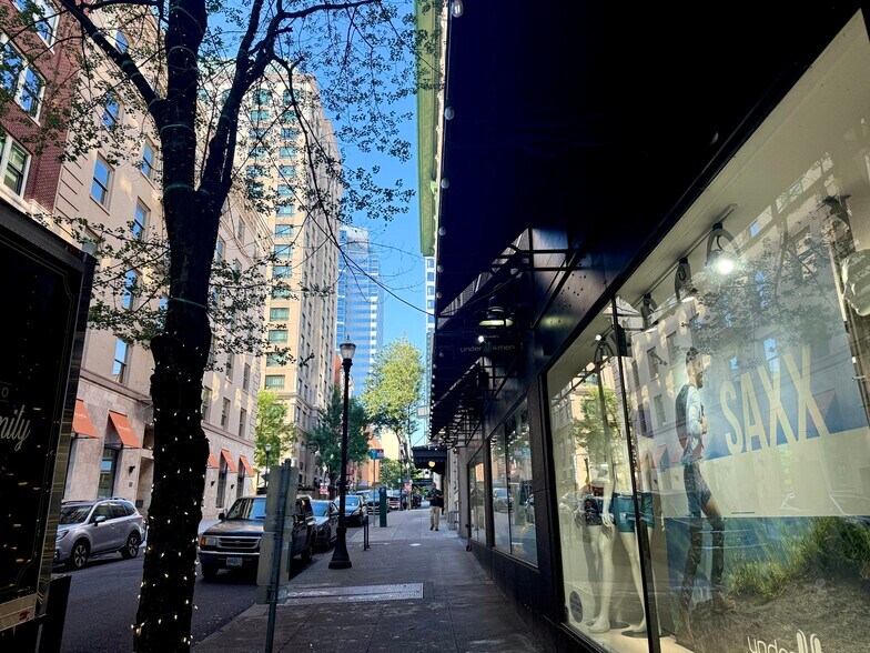 More Photos Of 800 SW Washington St, Portland Office For Lease