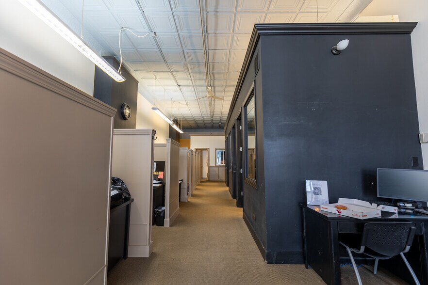 More Photos Of 827 N Milwaukee Ave, Chicago Storefront Retail Office For Sale