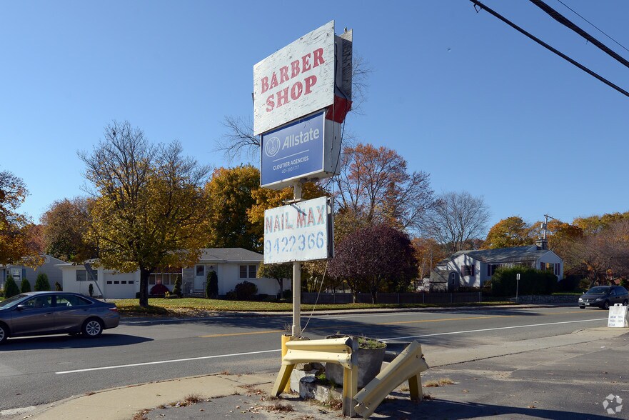 More Photos Of 1555-1569 Plainfield Pike, Johnston Storefront Retail Office For Lease