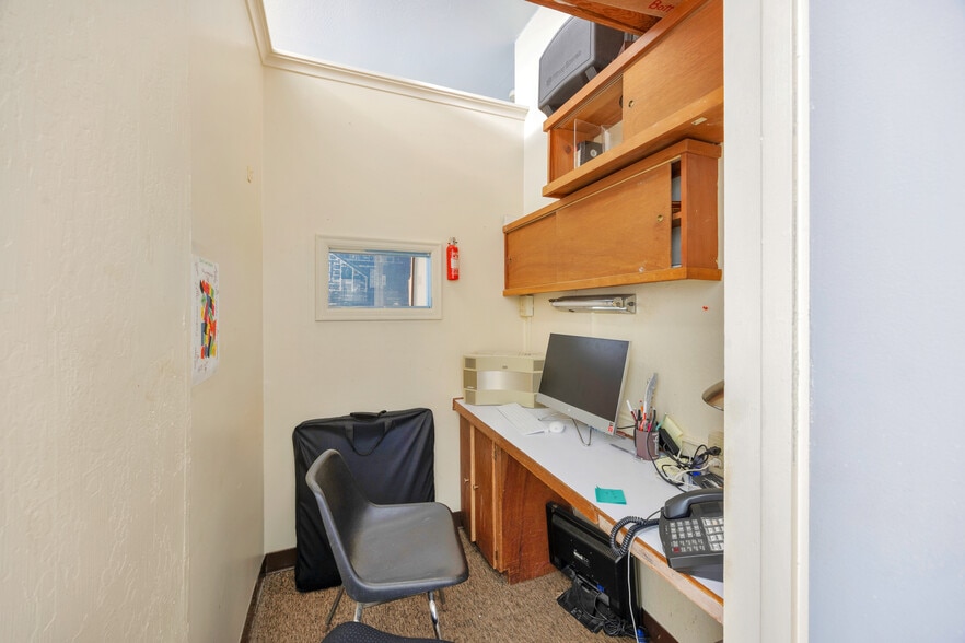 More Photos Of 2037 E Madison St, Seattle Storefront Retail Office For Sale