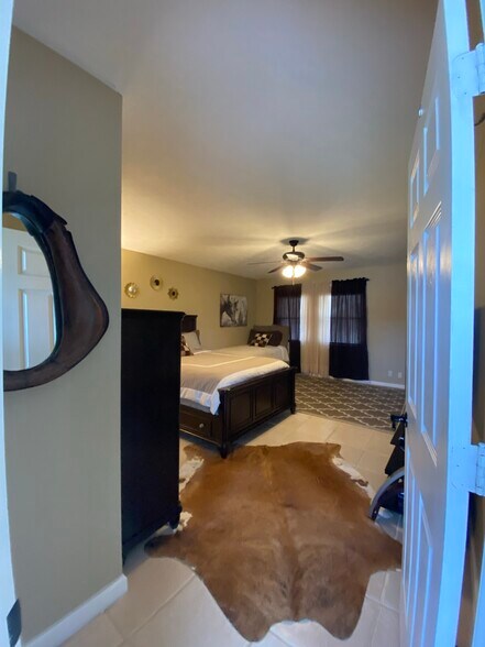 More Photos Of 561 Lakeway Dr, Montgomery Specialty For Sale