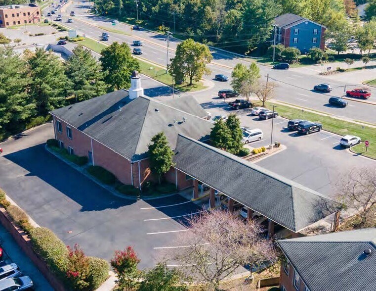 More Photos Of 1701 Financial Loop, Woodbridge Bank For Lease