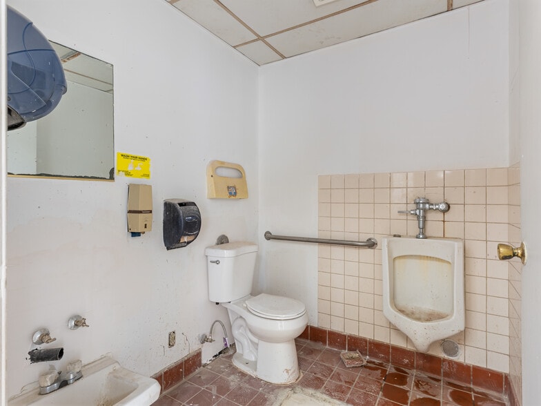 More Photos Of 202-204 E Imperial Ave, El Segundo Storefront For Lease