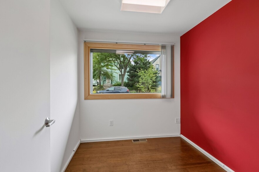 More Photos Of 901 NE 23rd Ave, Saint Anthony Office For Sale