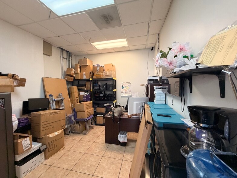 More Photos Of 2701 N Bristol St, Santa Ana Storefront For Lease