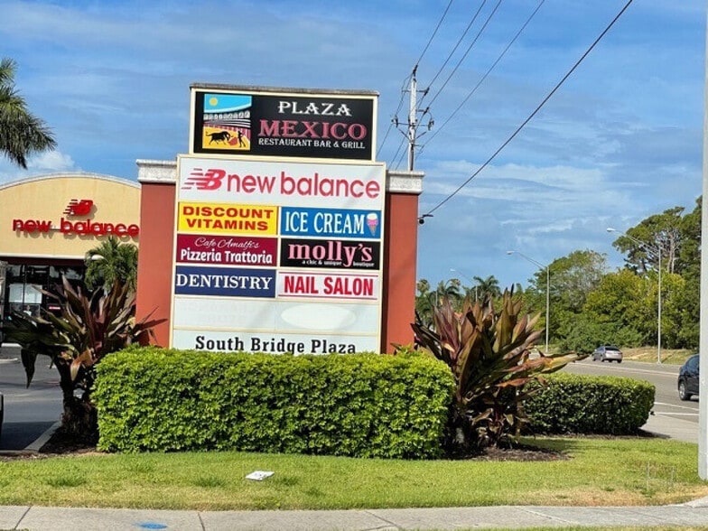 Primary Photo Of 1874 Stickney Point Rd, Sarasota General Retail For Lease
