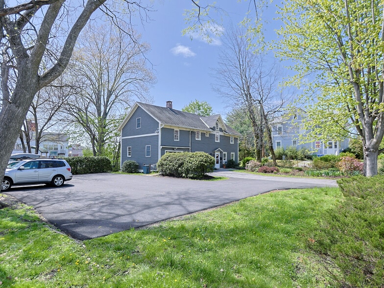More Photos Of 19 Hill St, Goshen Office For Sale