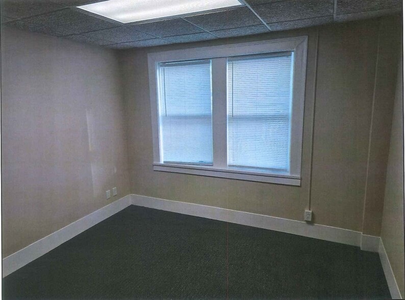 More Photos Of 645 Ohio St, Terre Haute Storefront Retail Office For Lease