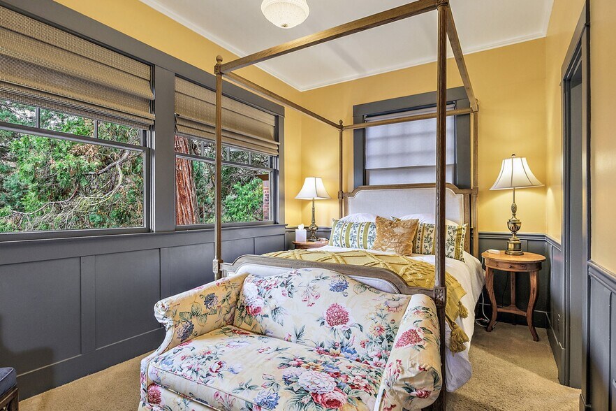 More Photos Of 455 N Oregon St, Jacksonville Hospitality For Sale