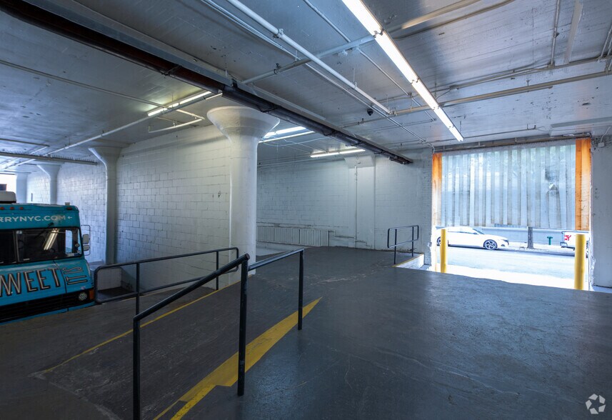 More Photos Of 43-01 21st St, Long Island City Manufacturing For Lease