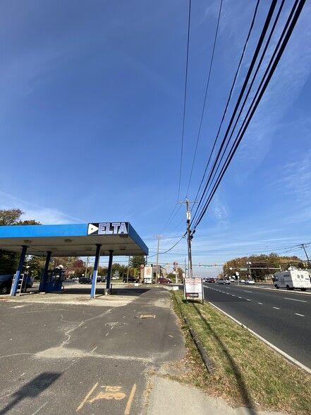 Primary Photo Of 1118 US Highway 130, Robbinsville Auto Repair For Sale