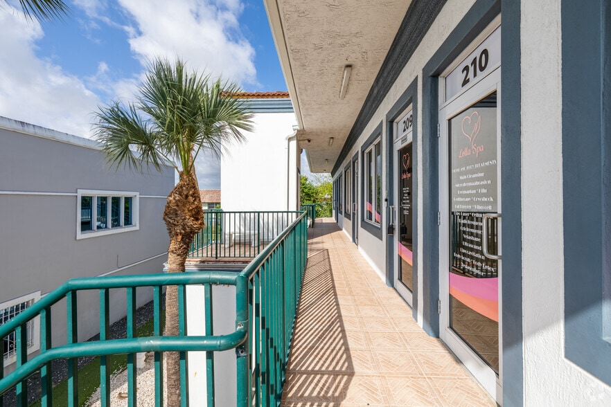 More Photos Of 811 SE 8th Ave, Deerfield Beach Office For Lease