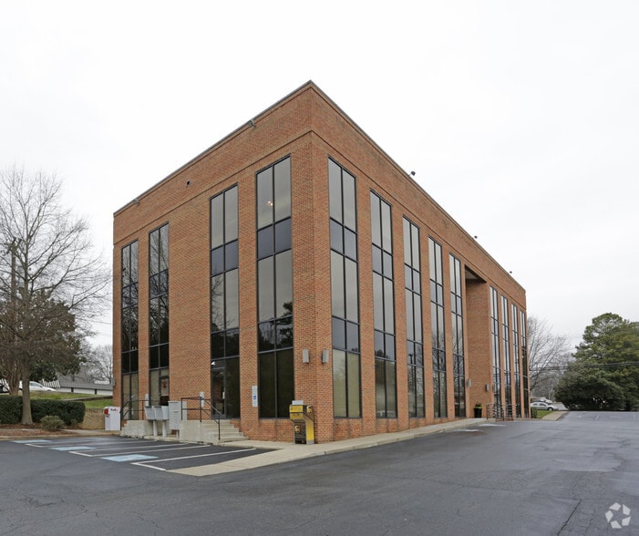 More Photos Of 319 S Sharon Amity Rd, Charlotte Office For Sale