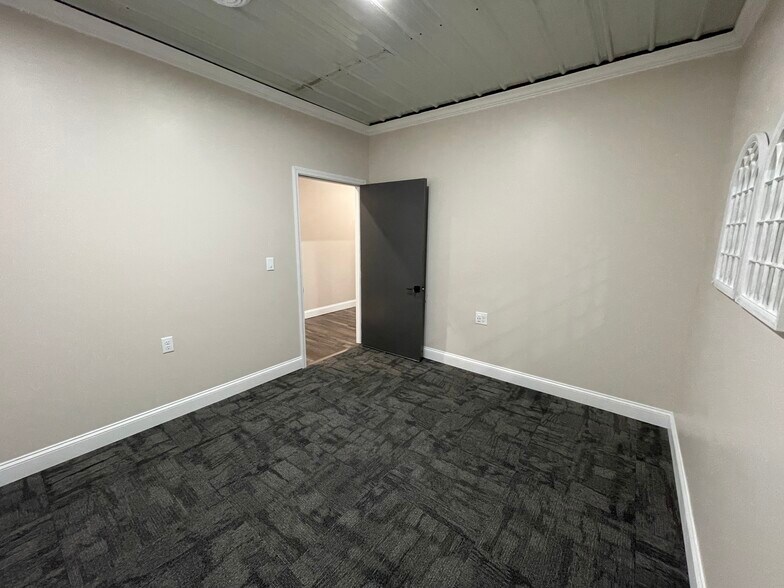 More Photos Of 1655 Plett Rd, Cadillac Office Residential For Lease