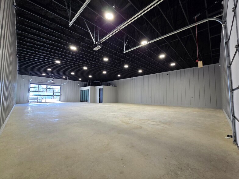 More Photos Of 7726 Harwell St, White Settlement Office For Lease