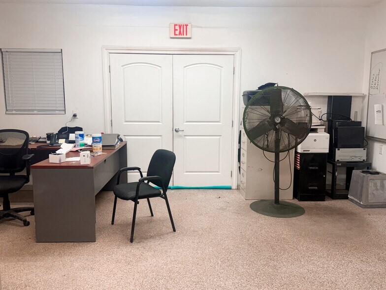 More Photos Of 2335-2337 NW 149th St, Opa-locka Warehouse For Lease