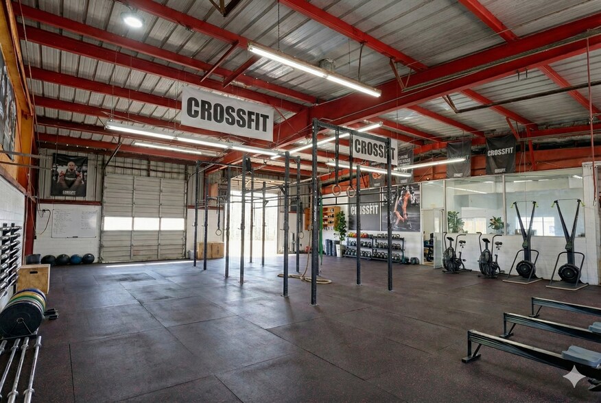 More Photos Of 500 W 2nd St, Taylor Freestanding For Sale