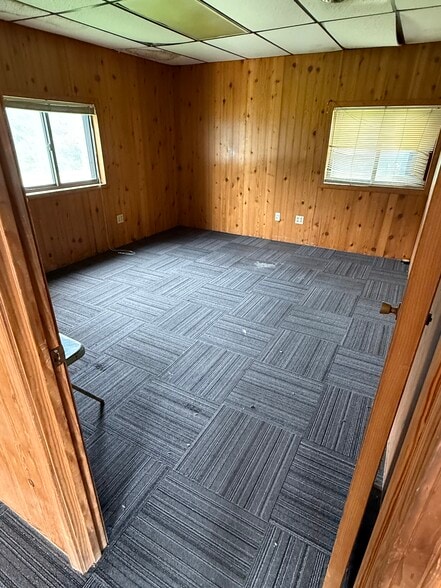 More Photos Of 23290 Lawrence 1090, Monett Industrial For Lease