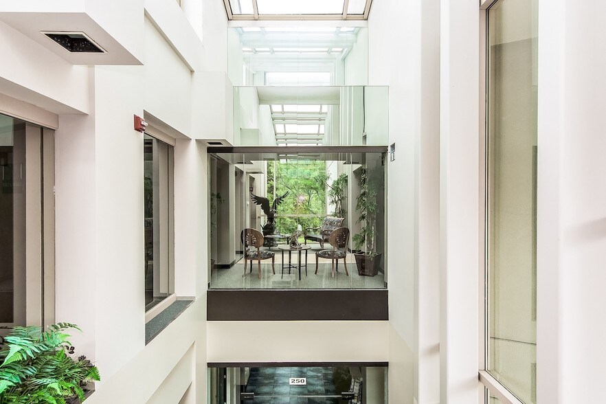 More Photos Of 8000 Ravines Edge Ct, Columbus Medical For Lease