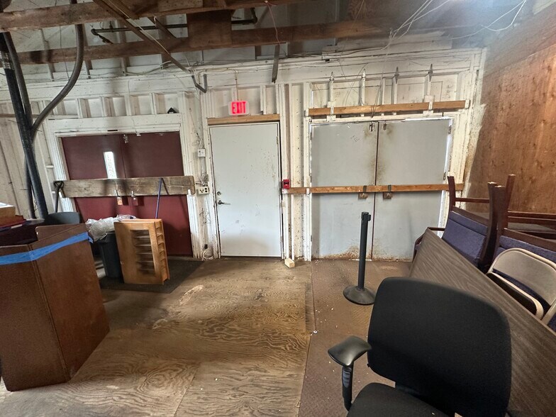 More Photos Of 28 S Orleans Rd, Orleans Bank For Sale