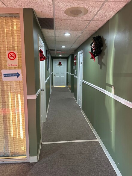 More Photos Of 52 Connecticut Ave, South Windsor Light Manufacturing For Lease