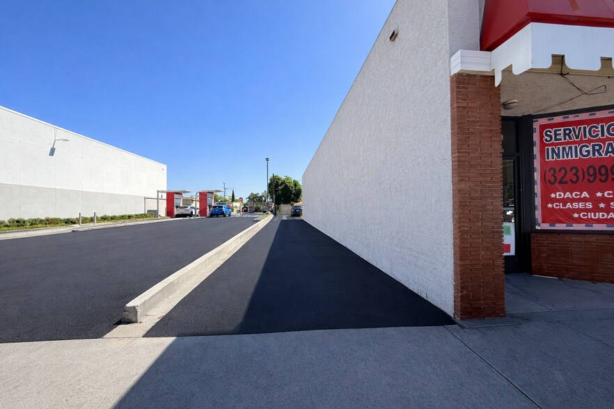 More Photos Of 6320-6322 Atlantic Blvd, Bell Storefront For Lease